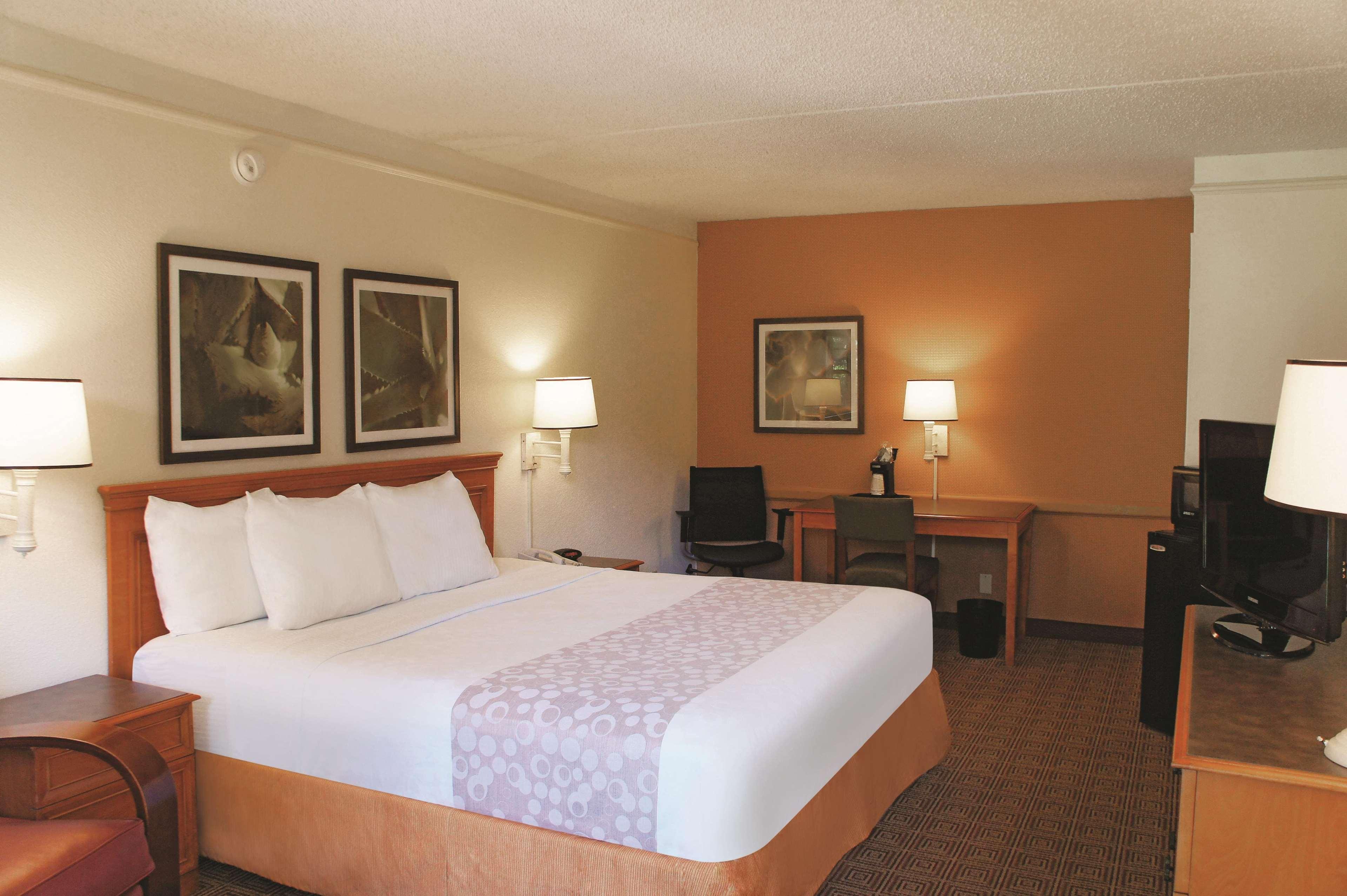 Baymont By Wyndham Houston La Porte Extérieur photo
