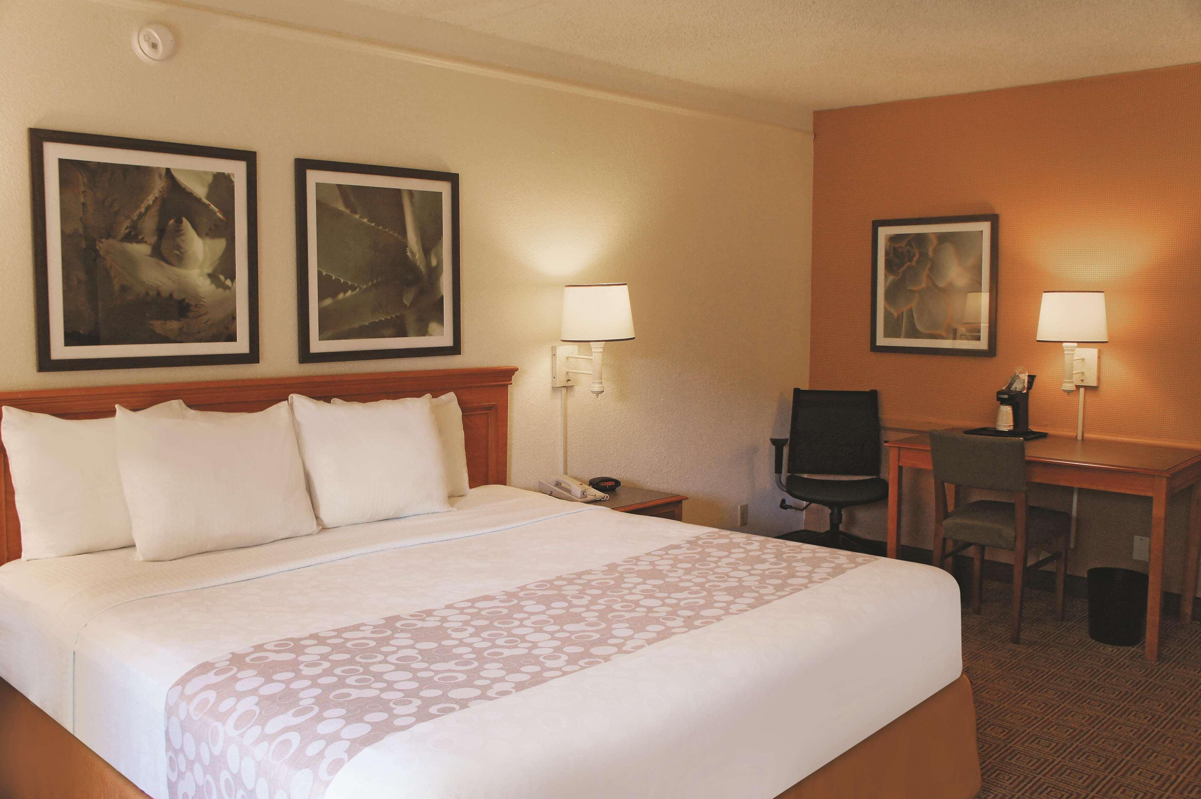 Baymont By Wyndham Houston La Porte Extérieur photo