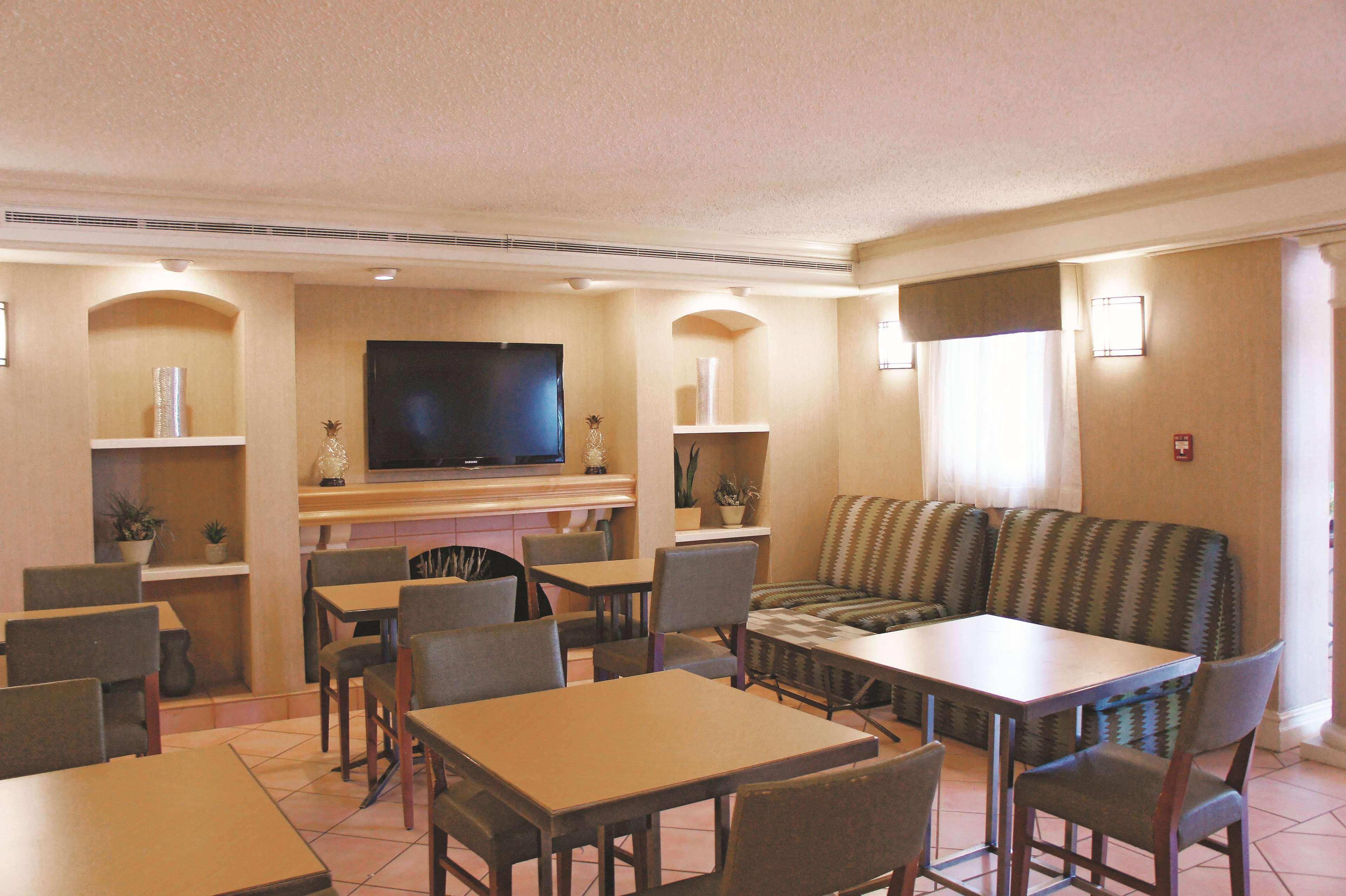 Baymont By Wyndham Houston La Porte Extérieur photo