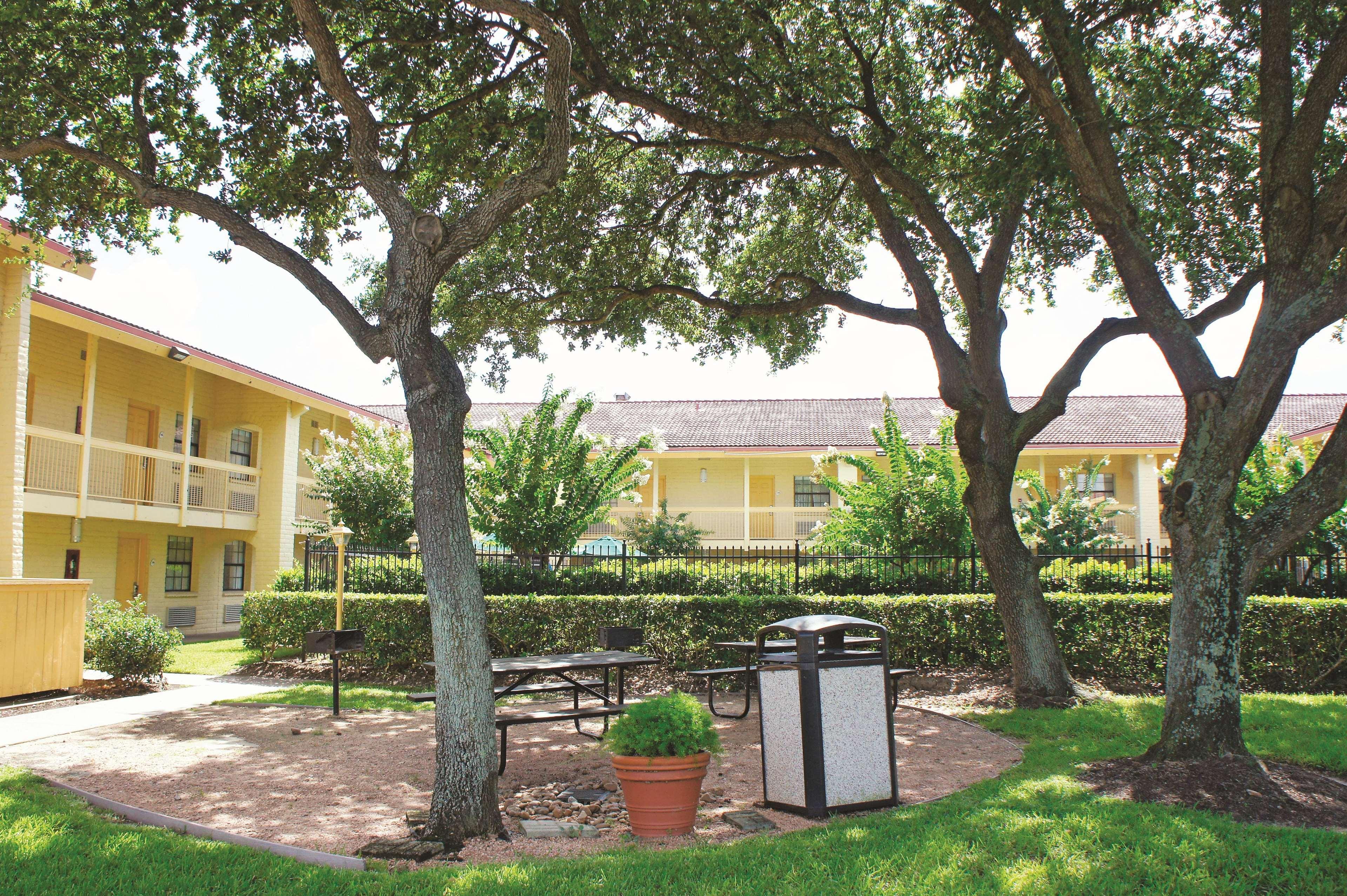 Baymont By Wyndham Houston La Porte Extérieur photo