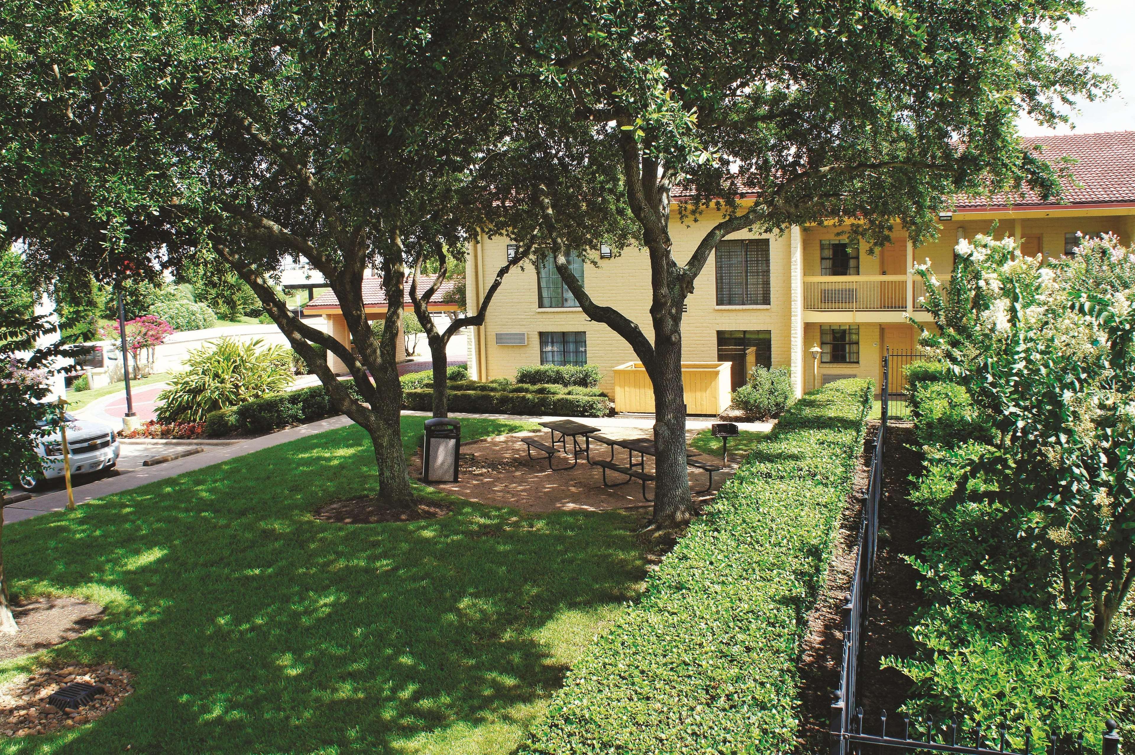 Baymont By Wyndham Houston La Porte Extérieur photo