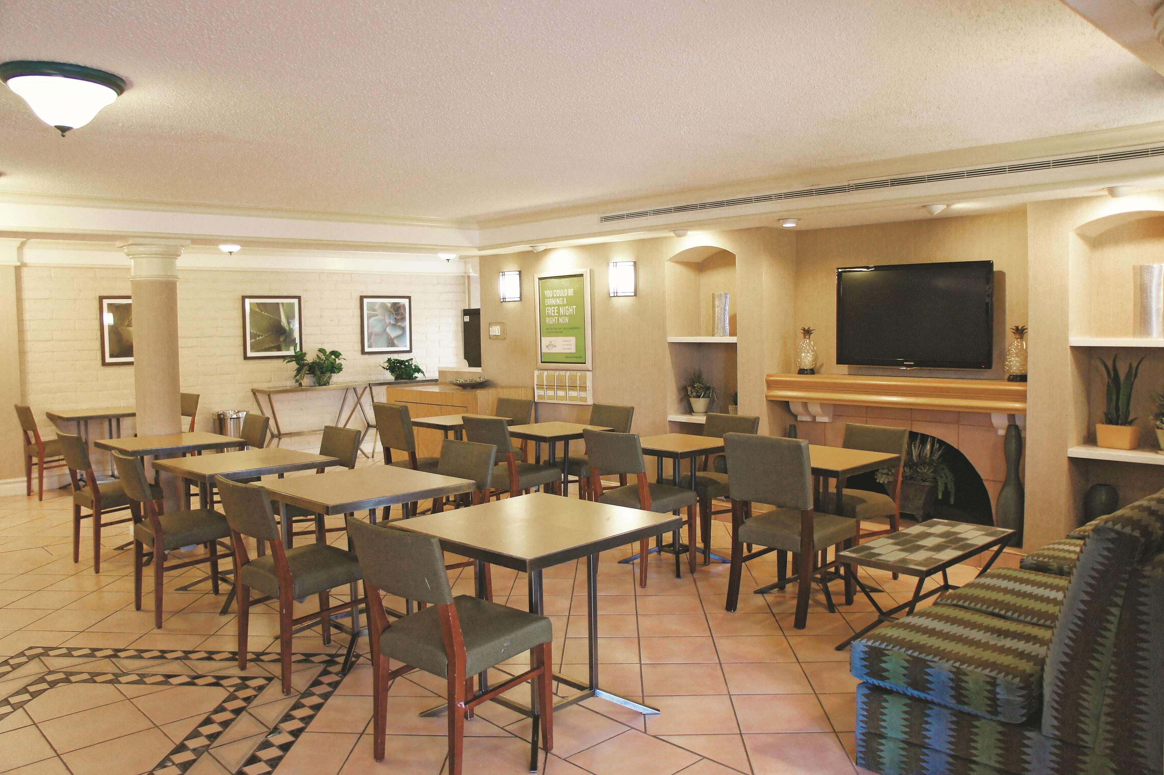 Baymont By Wyndham Houston La Porte Extérieur photo